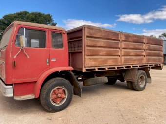 International Acco 1810A Tray Truck