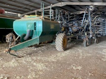 62 ft Flexicoil ST 820   Bar with Simplicity 9000 lt Cart