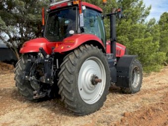 2010 Case IH Magnum 215 Tractor