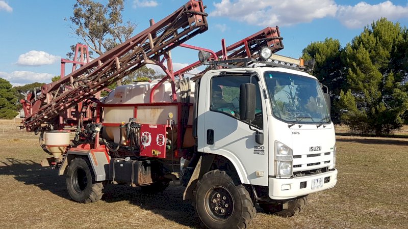 2011 Isuzu NPS 300 Truck Mounted Boom Spray