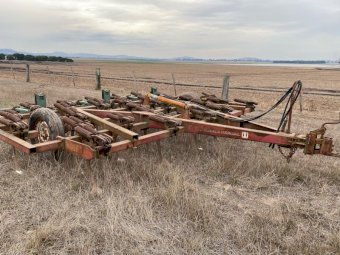 International 29 Tyne Scarifier