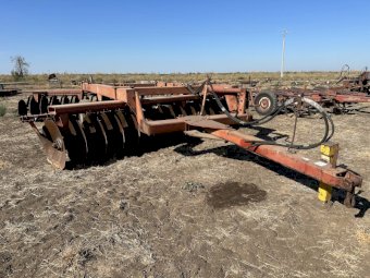 International 770 Offset Disc