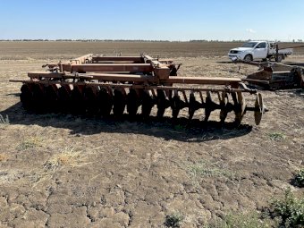 International 770 Offset Disc