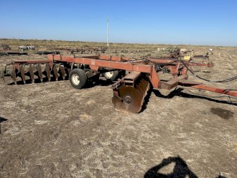 International 770 Offset Disc