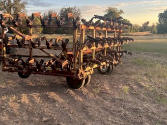 27ft Alfarm 3 Row Cultivator with Air Cart