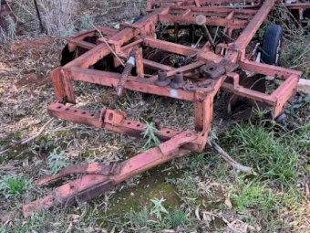 Under Auction - (A223) 24 Plate International 3-4 Offset Discs 