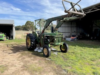John Deere 2020 Tractor with FEL
