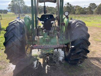 John Deere 2020 Tractor with FEL