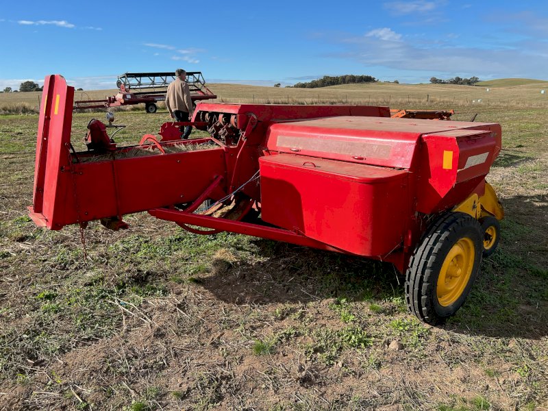 New Holland 275 Small Square Baler