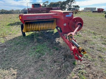 New Holland 275 Small Square Baler