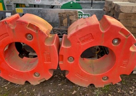 WANTED 1000KG Wheel Weights to suit Fendt 936 Tractor