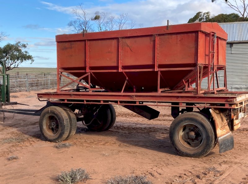 Farm Trailer with Gravity Bin