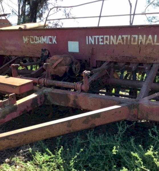 International A61 combine spring release types