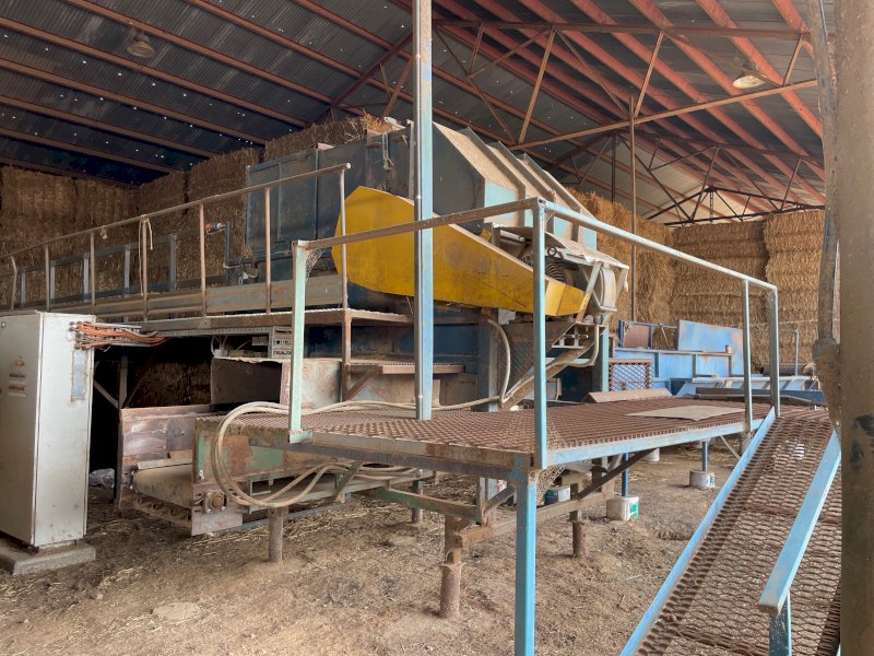Bale Teaser/Conveyer and Steaming Unit