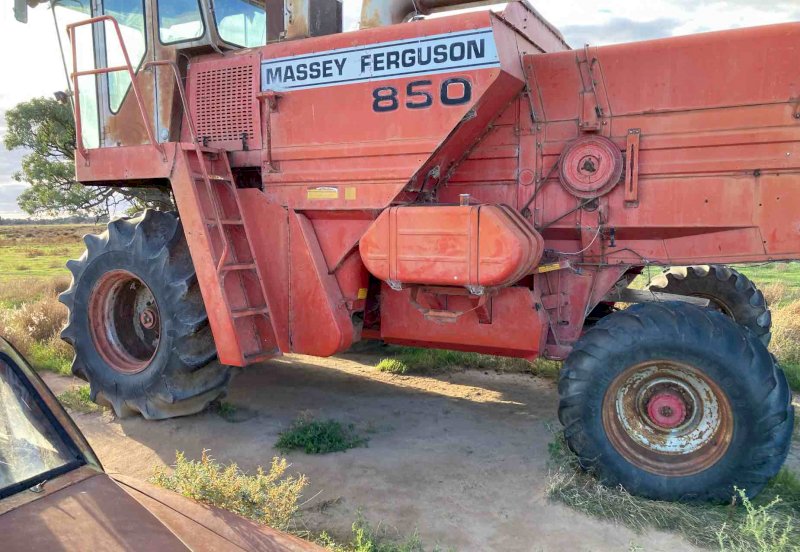 Massey Ferguson 850 Header and Comb