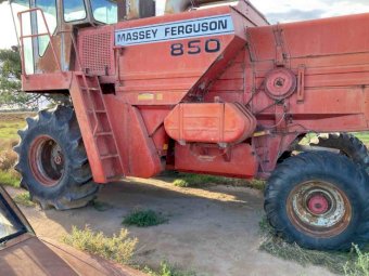 Massey Ferguson 850 Header and Comb