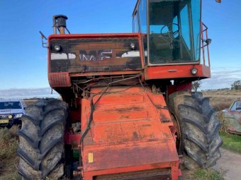 Massey Ferguson 850 Header and Comb