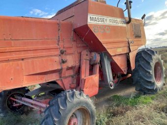 Massey Ferguson 850 Header and Comb