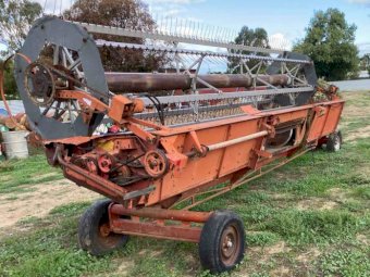 Massey Ferguson 850 Header and Comb