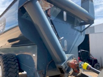 Under Auction - (A225) 2011 Hornet 30MT Chaser Bin 