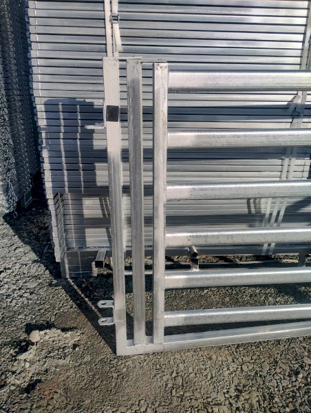 Under Auction - (A226) 5 X 2.1Mtr Double Hinged Gates 