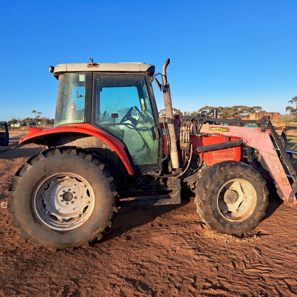 Massey Ferguson MF 5445 Tractor with FEL