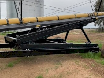 2021 Convey-all Conveyer and Drive Over Hopper