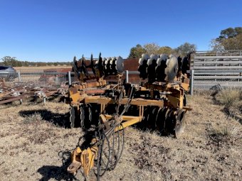 2002 Taylor-Way 46 plate folding wing offset discs