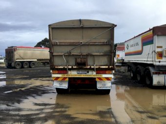 Tri Axle Convertible Semi Tipper