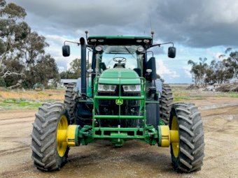 2015 John Deere 7210R Tractor