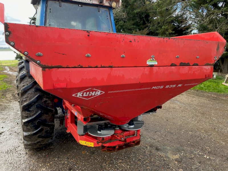 Kuhn 935 Super Spreader