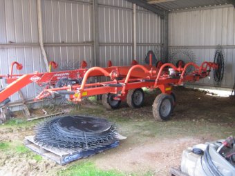 Kuhn SR300  Speed rake