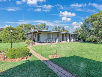 Rural living near Wooroonook Lakes!
