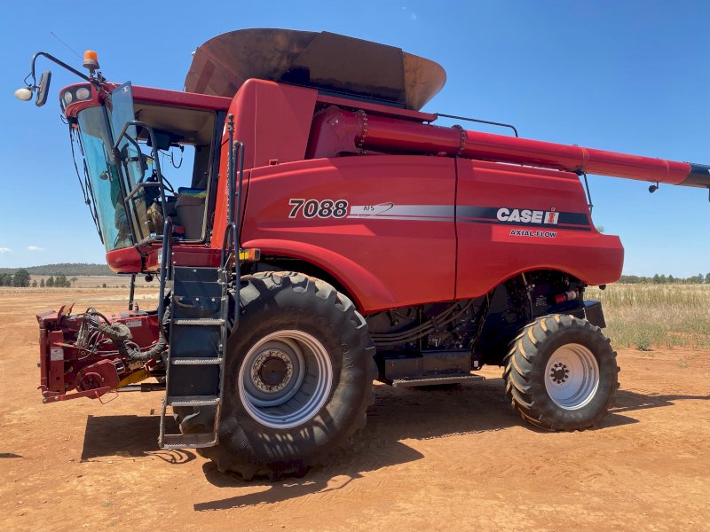 2010 Case IH 7088 Header with Fronts