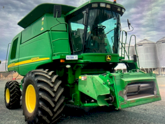 2006 John Deere 9760STS Header