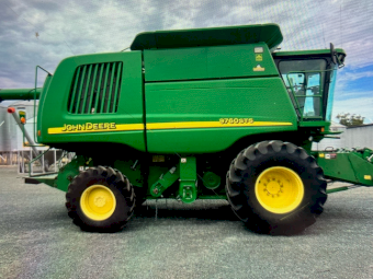 2006 John Deere 9760STS Header