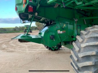 2009 John Deere 9770 STS Header