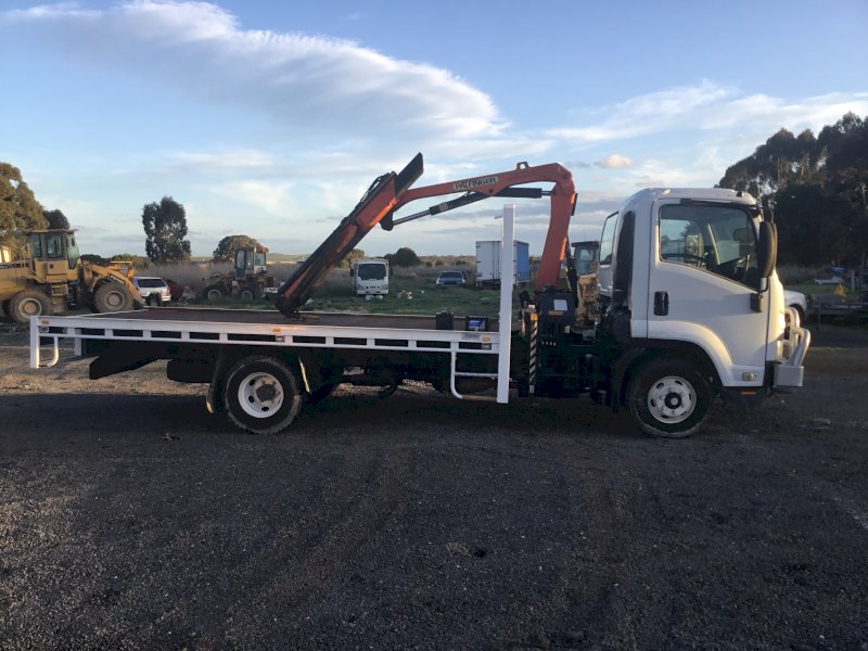 2010 Isuzu 500 Tray Truck with Crane