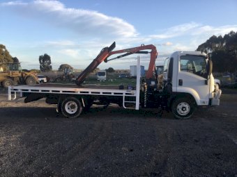 2010 Isuzu 500 Tray Truck with Crane
