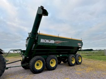 2014 Richiger T32R MultiTrack Chaser Bin ## OFFERS CONSIDERED ##