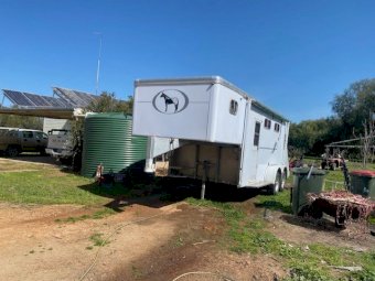 Gooseneck 2 Horse Float with living area