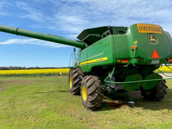 2011 John Deere 9670 STS 4WD Header with 635D Draper Front