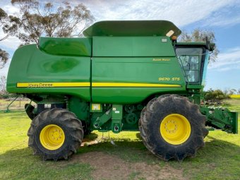 2011 John Deere 9670 STS 4WD Header with 635D Draper Front