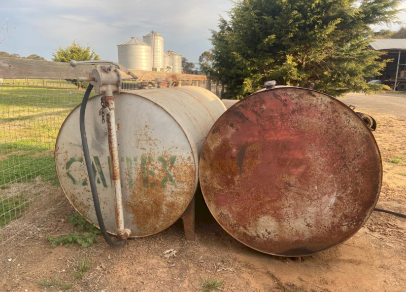 2 Fuel Tanks