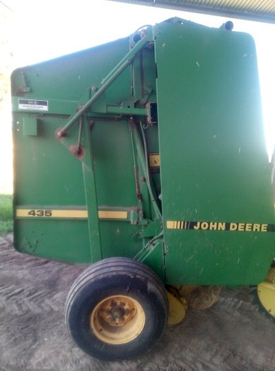 John Deere 435 Round Baler
