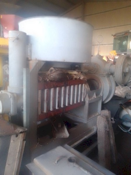 Universal Oil Press