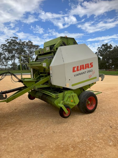 Claas 260 Variant Round Baler
