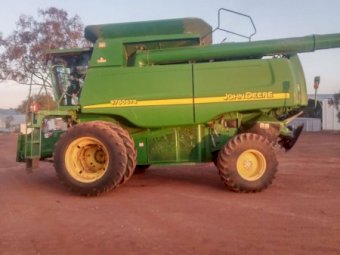 2004 John Deere 9760STS Header with Front and Trailer