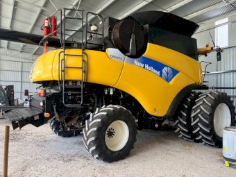 2009 New Holland CR9070 Header