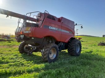 2009 Case IH 7088 Header with Midwest Crophawk Draper Front